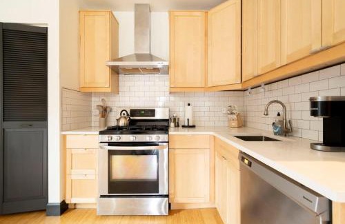 Uptown Casa | Cozy Scandinavian Loft - Espresso & Boutiques