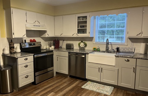 Wilmington Cabaña | Cozy Seahawks Coastal Cottage Close to Everything