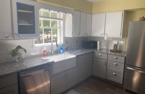 Wilmington Cabaña | Cozy Seahawks Coastal Cottage Close to Everything