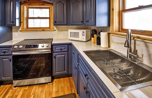 Guysborough County Casa | Cozy Seaside 3 Bedroom Cottage in Cole Harbour Village in Guysborough County