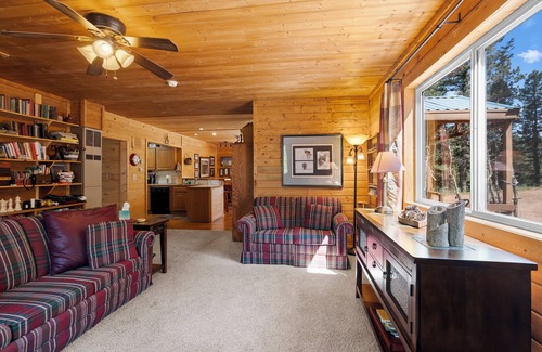 Cripple Creek Cabina | Cozy Secluded Cabin with Views & Hot Tub