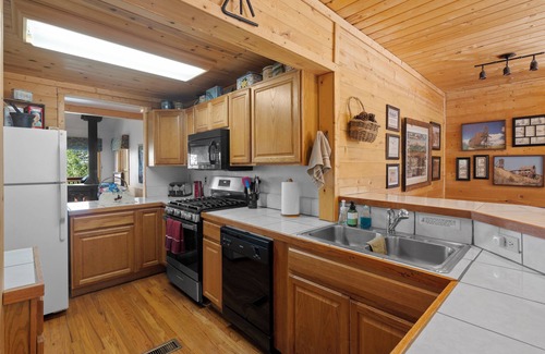 Cripple Creek Cabina | Cozy Secluded Cabin with Views & Hot Tub