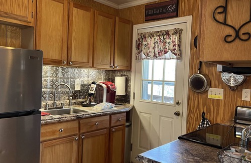 Mocksville Cabina | Cozy Secluded Cabin on 50 Acre Horse Ranch