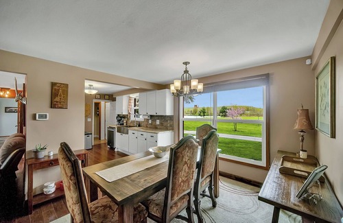 Michigan City Casa | Cozy Secluded Estate with a Private Pond - Easy Access and Pet Friendly