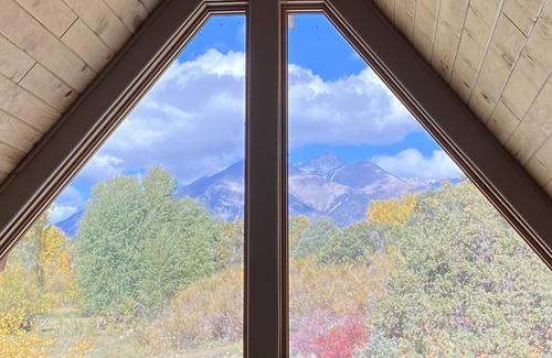 Salida Casa | Cozy, secluded home close to everything. 15 min to town and skiing.