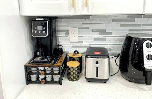 Rochdale Apartamento | Cozy & Serene 3-bedroom Apartment with AC, WiFi,TV'S Near JFK Airport- Queens NY