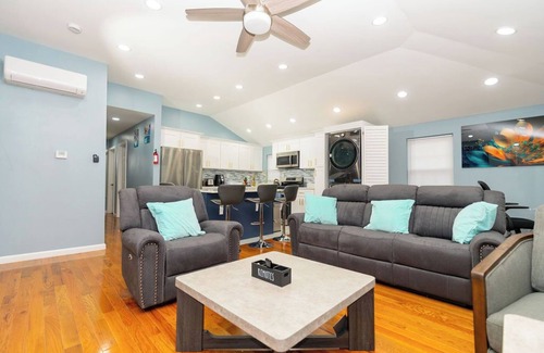 Rochdale Apartamento | Cozy & Serene 3-bedroom Apartment with AC, WiFi,TV'S Near JFK Airport- Queens NY