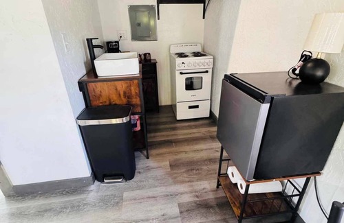 Stillwater Cabaña | Cozy single room cottage with private bathroom and kitchenette. Perfect Getaway
