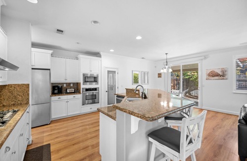 Regency Park Casa | Cozy single story home, 9 mins from Sacramento International airport.