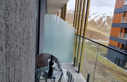 Kazbegi Apartamento | Cozy ski resort apartment w/ski-to-door facility only 100m to gondola lift