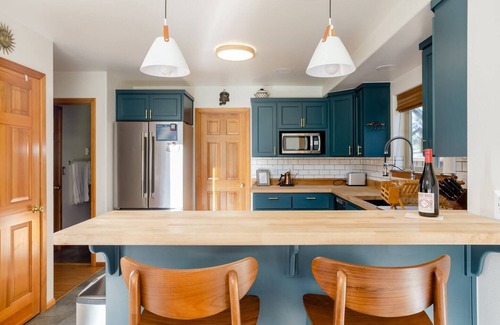 Westbrook Meadows Cabina | Cozy Ski Retreat Bend Oregon - Hot Tub, Wi-Fi, trail access
