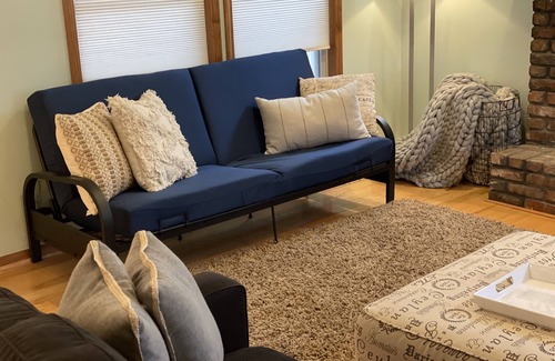 Raytown Casa | Cozy Sleeps 12 Updated 1800sqft home NO STAIRS