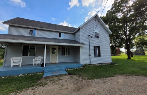 Paris Casa | Cozy snowmobilers/ATV retreat. 3 miles from Manistee Ntl Forest/Rails to Trails