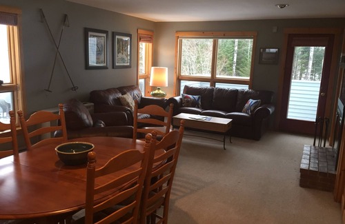 Carrabassett Valley Condominio | Cosy Snowbrook 4 BR Condo - Ski in - Ski out