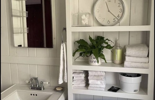 Palma Ceia Cabaña | Cozy South Tampa Boho Guest Cottage