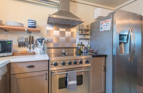Richmond Apartamento | Cozy Spa Sanctuary-Steps to Restaurants and Shopping