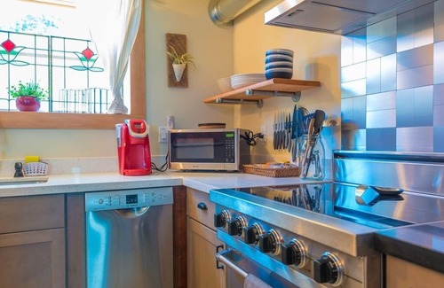 Richmond Apartamento | Cozy Spa Sanctuary-Steps to Restaurants and Shopping