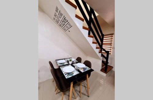Pallocan Apartamento | Cozy Space Near SM with Netflix and Fiber WiFi
