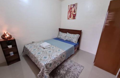 Pallocan Apartamento | Cozy Space Near SM with Netflix and Fiber WiFi