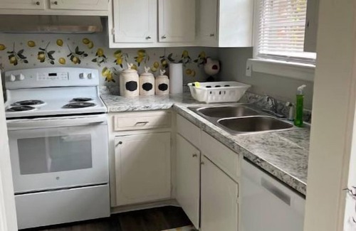 Valdosta Casa | Cozy & Spacious 2BR 1Bath Duplex Near Everything
