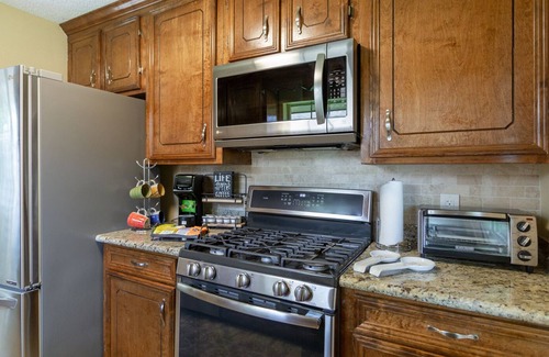 Park Forest - LA North Casa | Cozy spacious 3 bedroom 2 bathroom home.