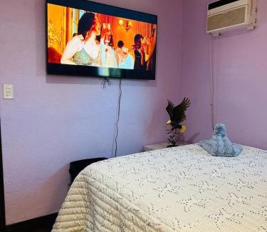 Compton Casa | Cozy & Spacious 3BR Rustic Stay Minutes from LAX