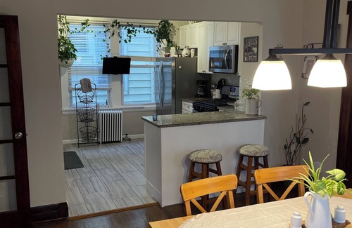 Kearny Apartamento | Cozy Spacious Apartment Retreat With A NYC View. Pet Friendly!