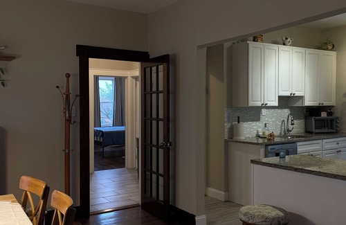 Kearny Apartamento | Cozy Spacious Apartment Retreat With A NYC View. Pet Friendly!