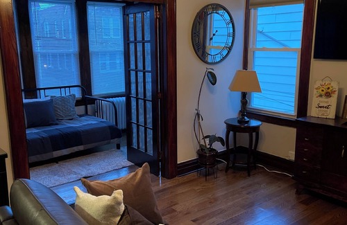 Kearny Apartamento | Cozy Spacious Apartment Retreat With A NYC View. Pet Friendly!