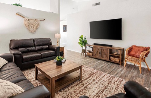 Castlegate Casa | Cozy, Spacious, Charming, Convenient, Family - King - Billiard -