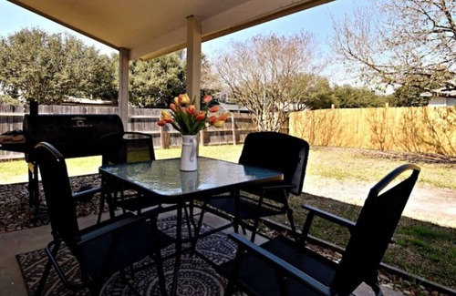 Austin Casa | Cozy Spacious Corporate Housing 4 BR|2.5 Bath|Loft|Office|Near Tesla