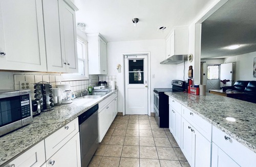 Hayward Casa | Cozy & Spacious Hayward Entire 4BR SFH/Free Parking/WiFi