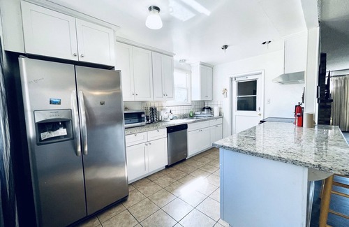 Hayward Casa | Cozy & Spacious Hayward Entire 4BR SFH/Free Parking/WiFi