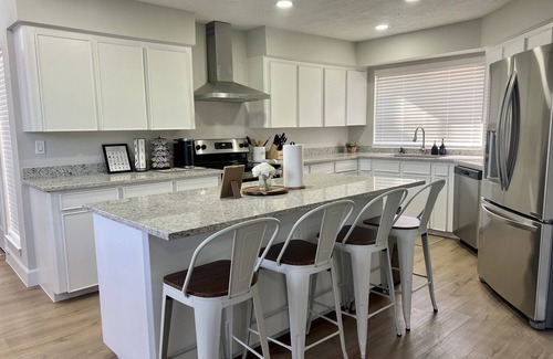 Northside Casa | Cozy spacious home w/ Indoor Pool