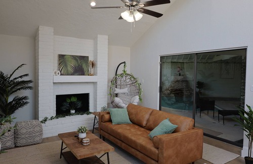Northside Casa | Cozy spacious home w/ Indoor Pool