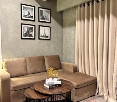 Kaunlaran Apartamento | Cozy Spacious Hotel Type Condo with PS5 Smart TV and WiFi