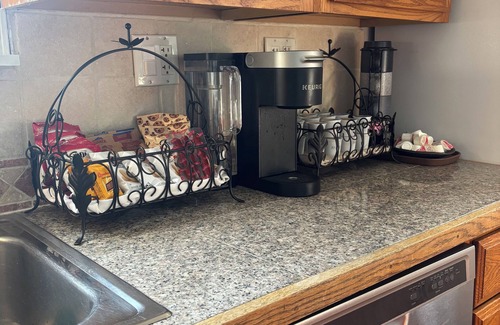Lower Lawrenceville Apartamento | Cozy, spacious, offstreet parking, great location!