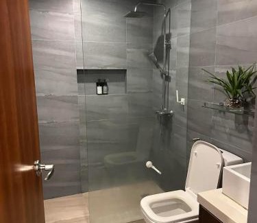 Kaunlaran Apartamento | Cozy Spacious Pet Friendly Unit with Netflix Pool Gym