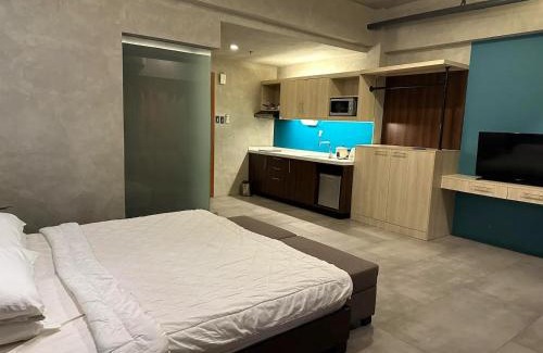 Kaunlaran Apartamento | Cozy Spacious Pet Friendly Unit with Netflix Pool Gym