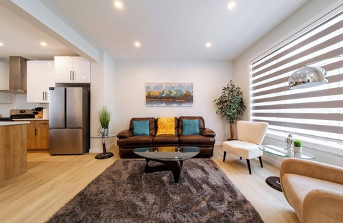 West Edmonton Casa | Cozy Spacious Retreat 4 Beds 3.5 Bath Whole House