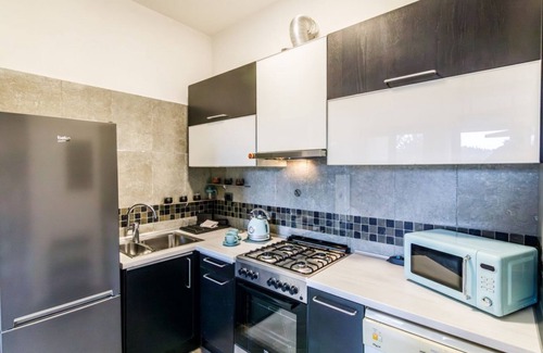 Siena Apartamento | Cozy Stay in Colonna San Marco with View