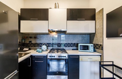 Siena Apartamento | Cozy Stay in Colonna San Marco with View