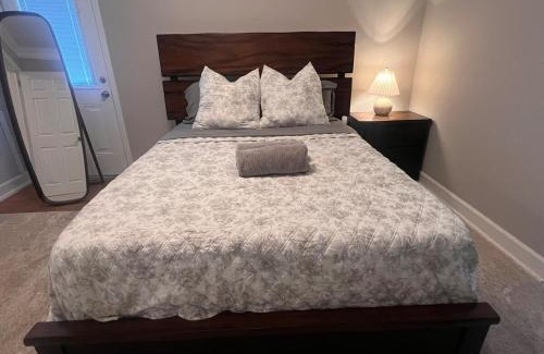 Winston - Salem Casa | Cozy Stay Near DT with Deck and Yard