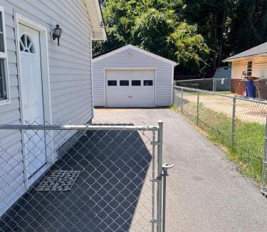 Winston - Salem Casa | Cozy Stay Near DT with Deck and Yard