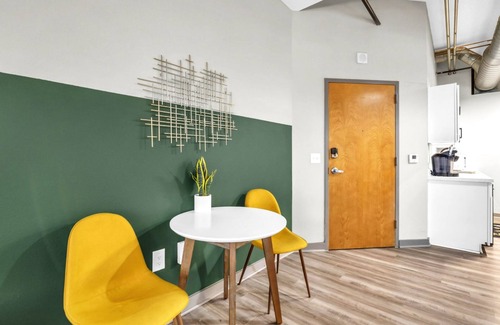 Mission Apartamento | Cozy Stay Power Light Area Pool w Free Parking