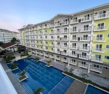 Mactan Export Processing Zone Apartamento | Cozy Staycation Near Cebu Airport with Pool & Gym , Free Wifi