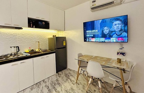 Moonwalk Condominio | cozy staycation near in airport pet friendly near in market place near in banks