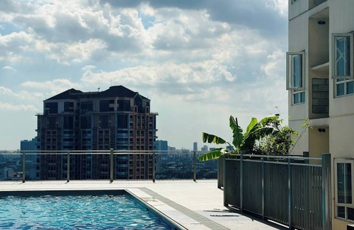 South Triangle Condominio | Cozy Staycation with Netflix, Pool, PS4, Board Games