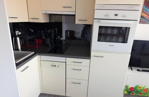 Naturist Village Apartamento | Estudio climatizado para 2 con acceso a piscina, cocina moderna y parking en Agde