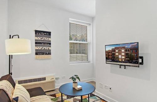Buena Park Apartamento | Cozy Studio Apt with In-Unit Laundry and Wi-Fi! - Montrose 111